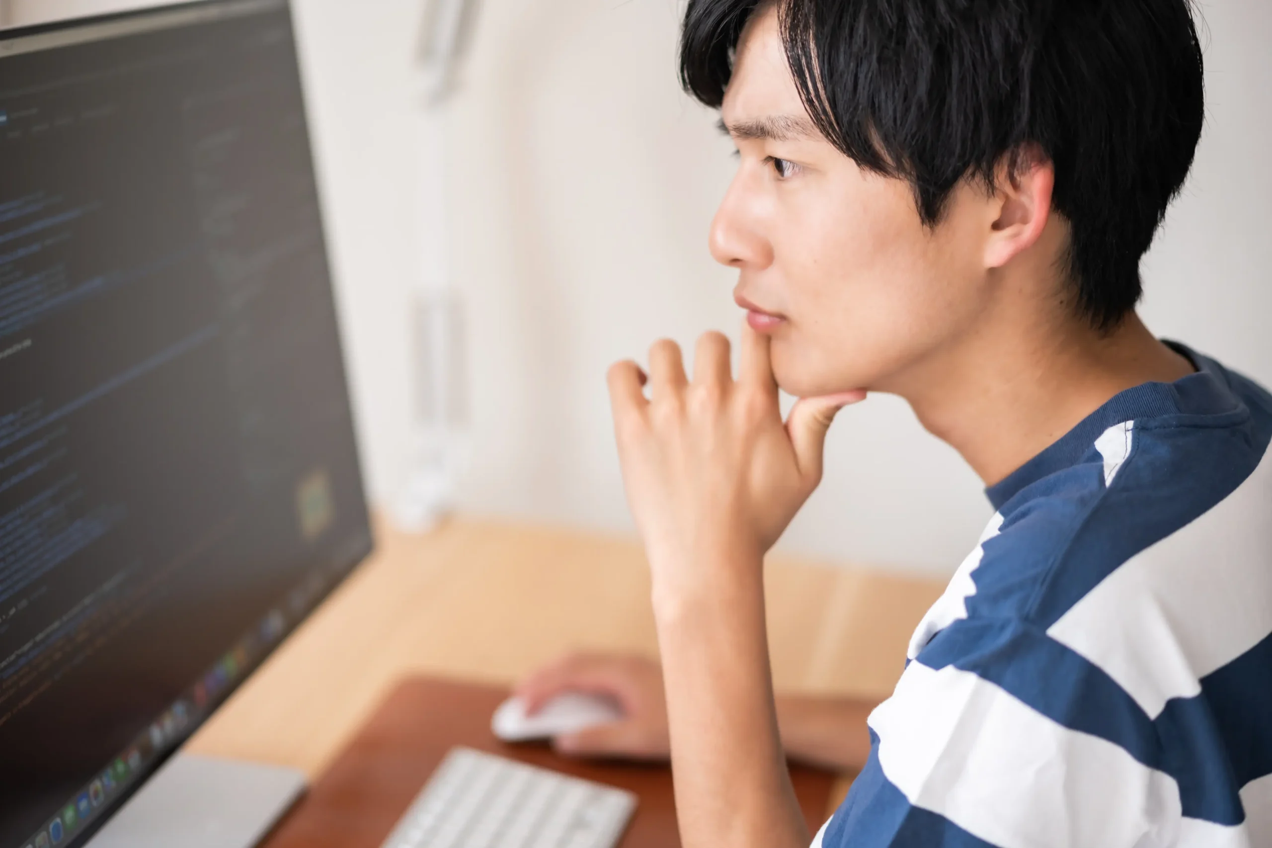 【高卒男性がエンジニアで年収UPする方法｜未経験OKの技術職・IT職を徹底解説】