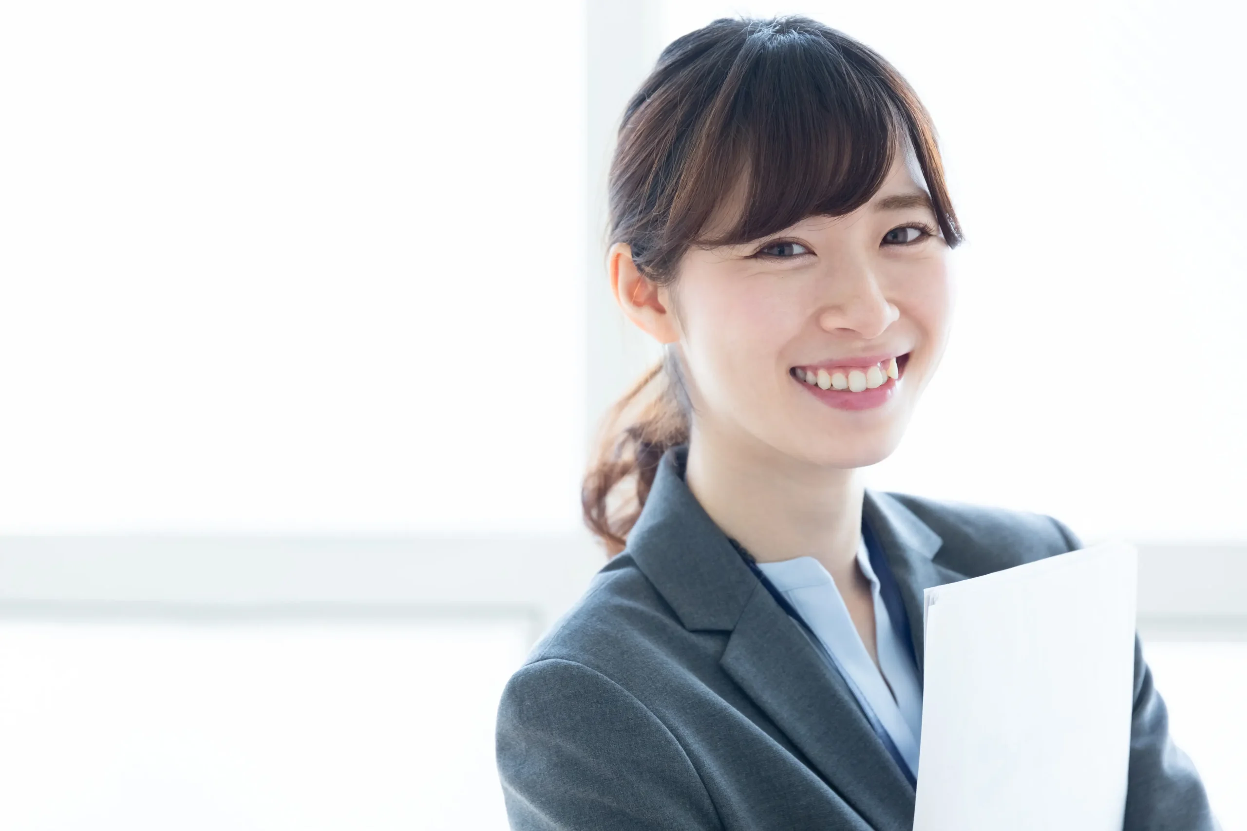 【高卒20代女性でも年収300〜600万を目指せる！未経験→安定高収入の作り方】