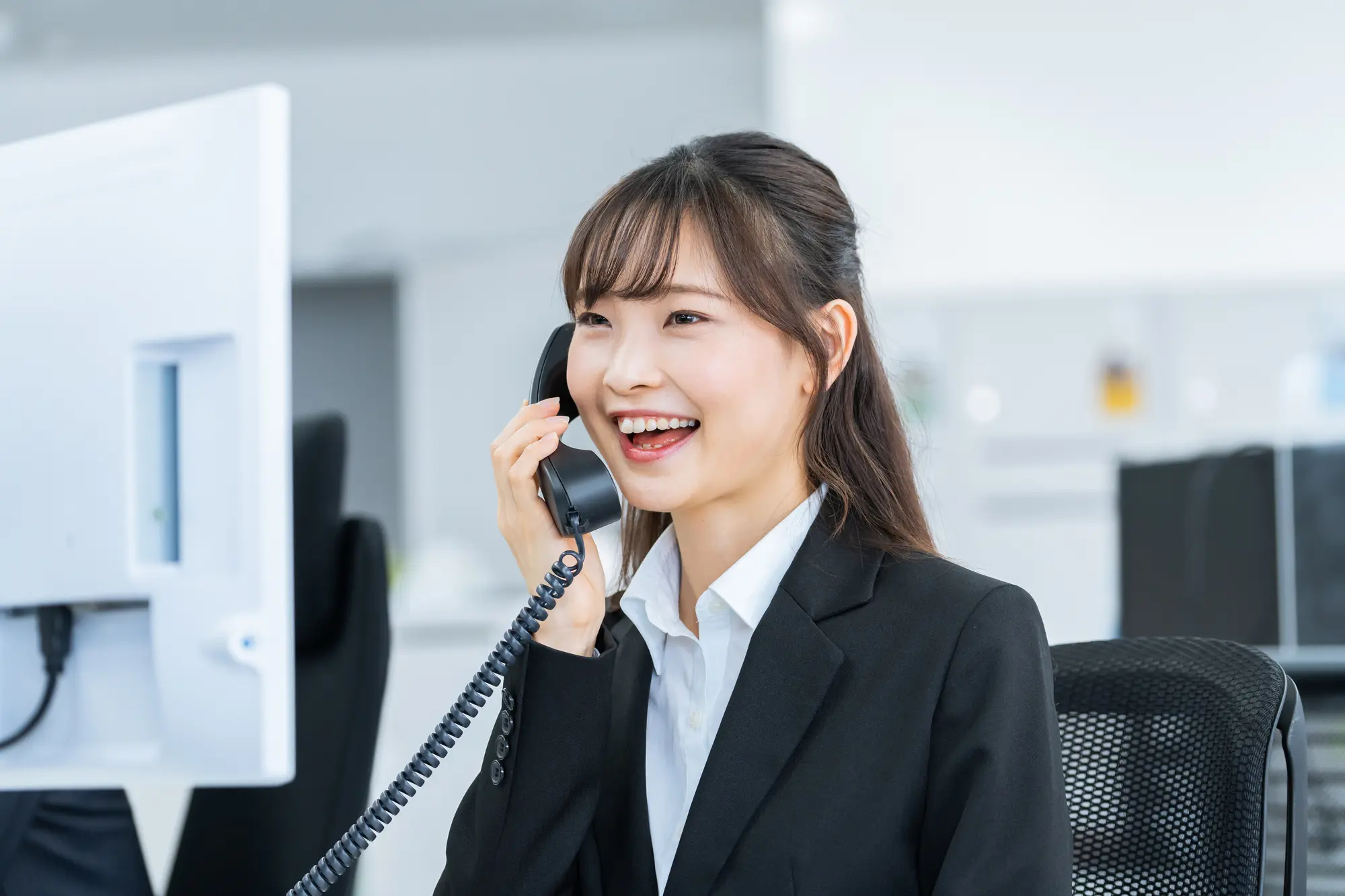 【20代高卒女性が未経験から正社員転職を成功させる方法｜安定・収入UPの実例も紹介】