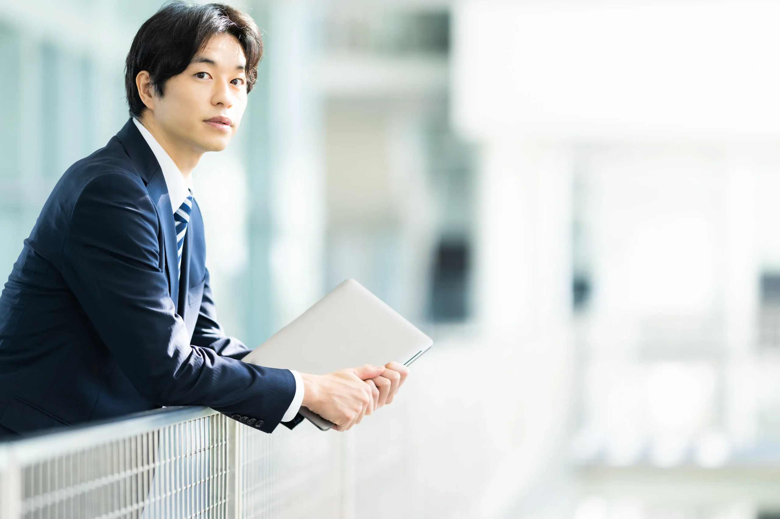 文系・未経験から年収600万へ！IT転職で人生を変える方法