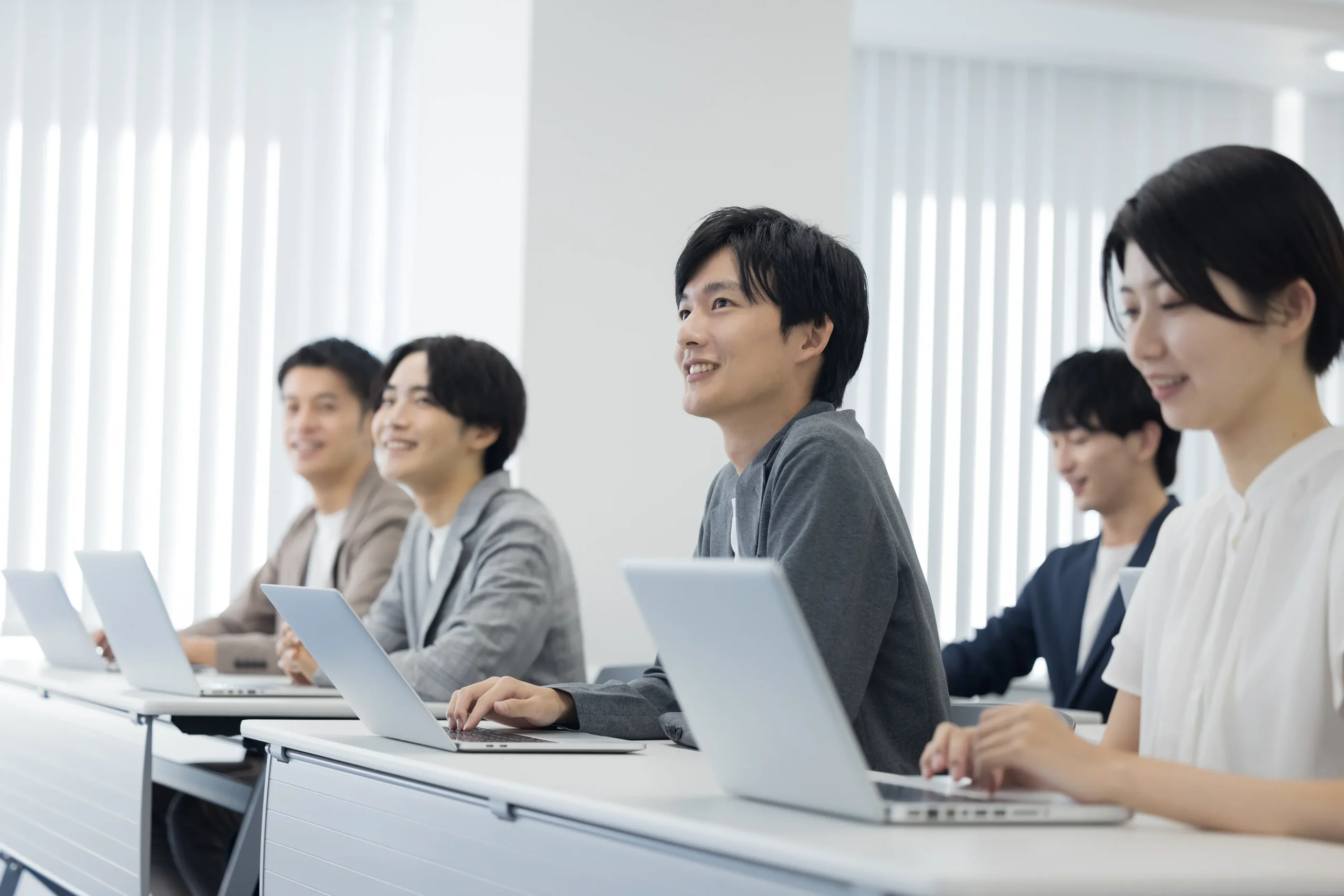 プログラミングスクール やめとけ問題を解決!無料IT転職術