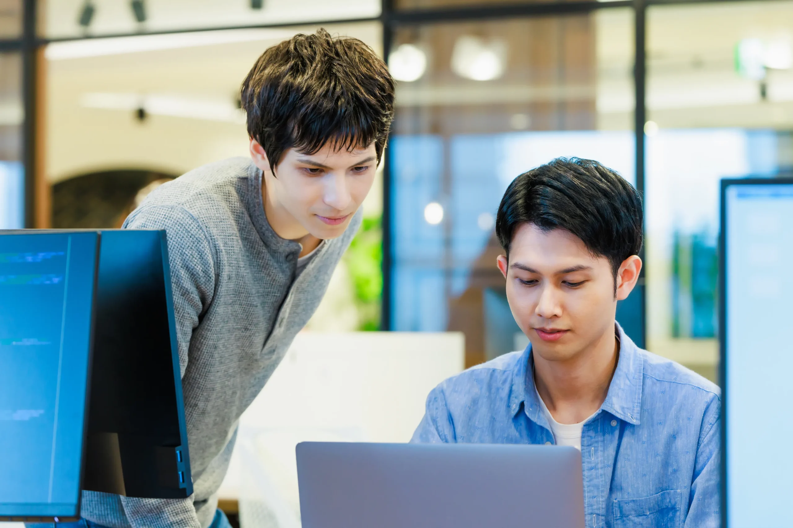 エンジニア やめとけは誤解!高卒からIT転職で人生を変える